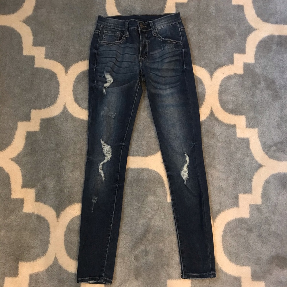 Color Swatch “Estillo” Mid Rise Skinny Jean